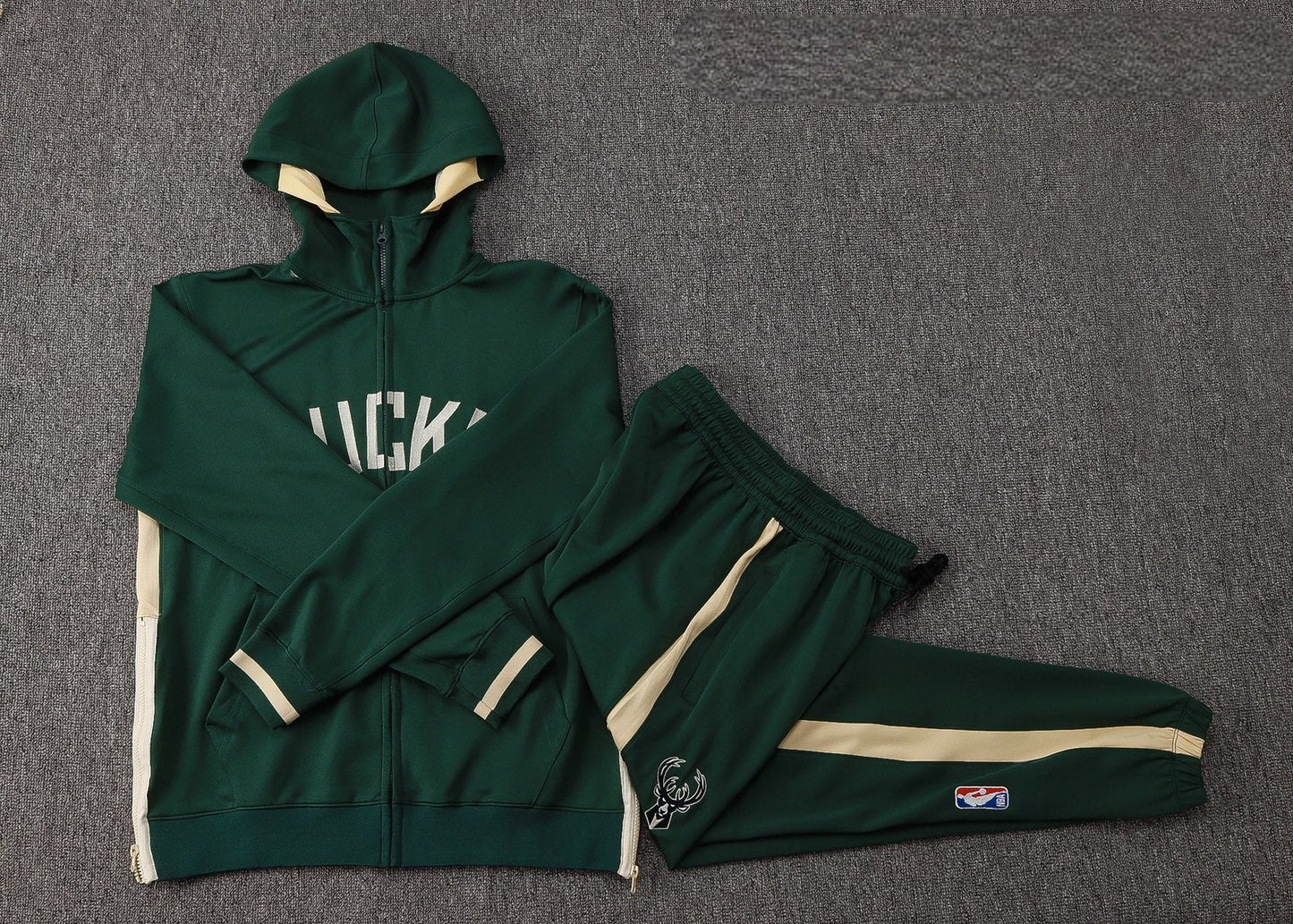 Milwaukee Bucks (Tracksuit)