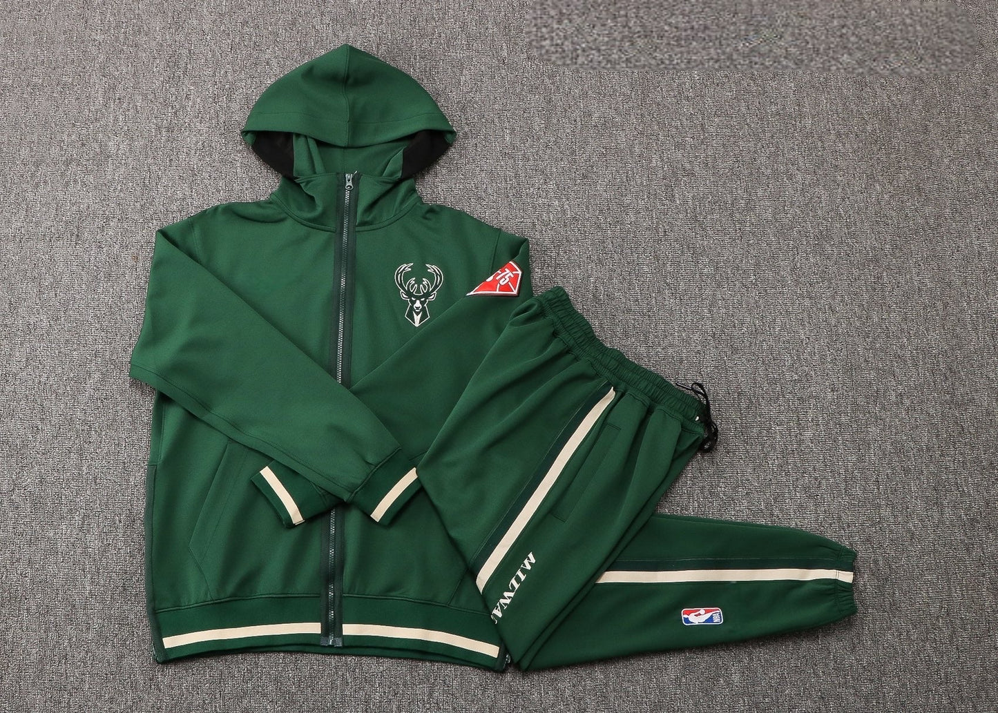 Milwaukee Bucks (Tracksuit)